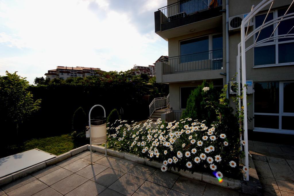 Menada Butterfly Apartment Sveti Vlas Eksteriør bilde