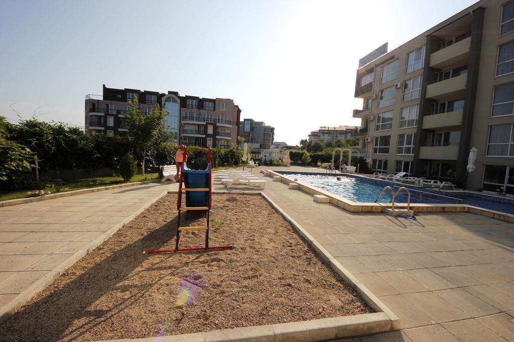 Menada Butterfly Apartment Sveti Vlas Eksteriør bilde